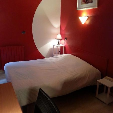 Hotel Du Lion D'Or Marmande Quarto foto